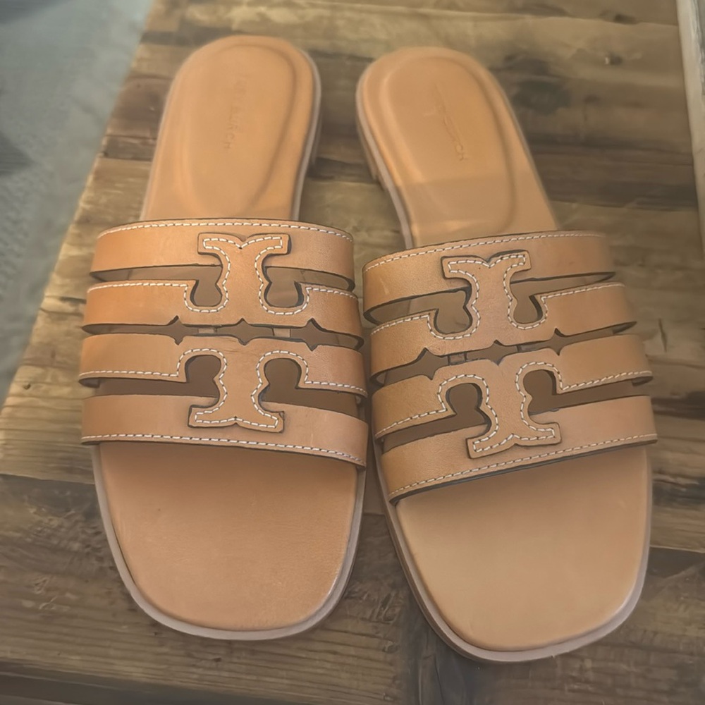 Tory Burch Tan Sandals size 6.5
